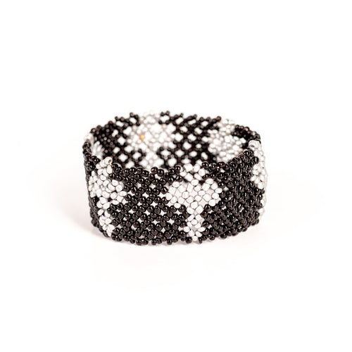 Brǎțǎri rustice cu cruce.